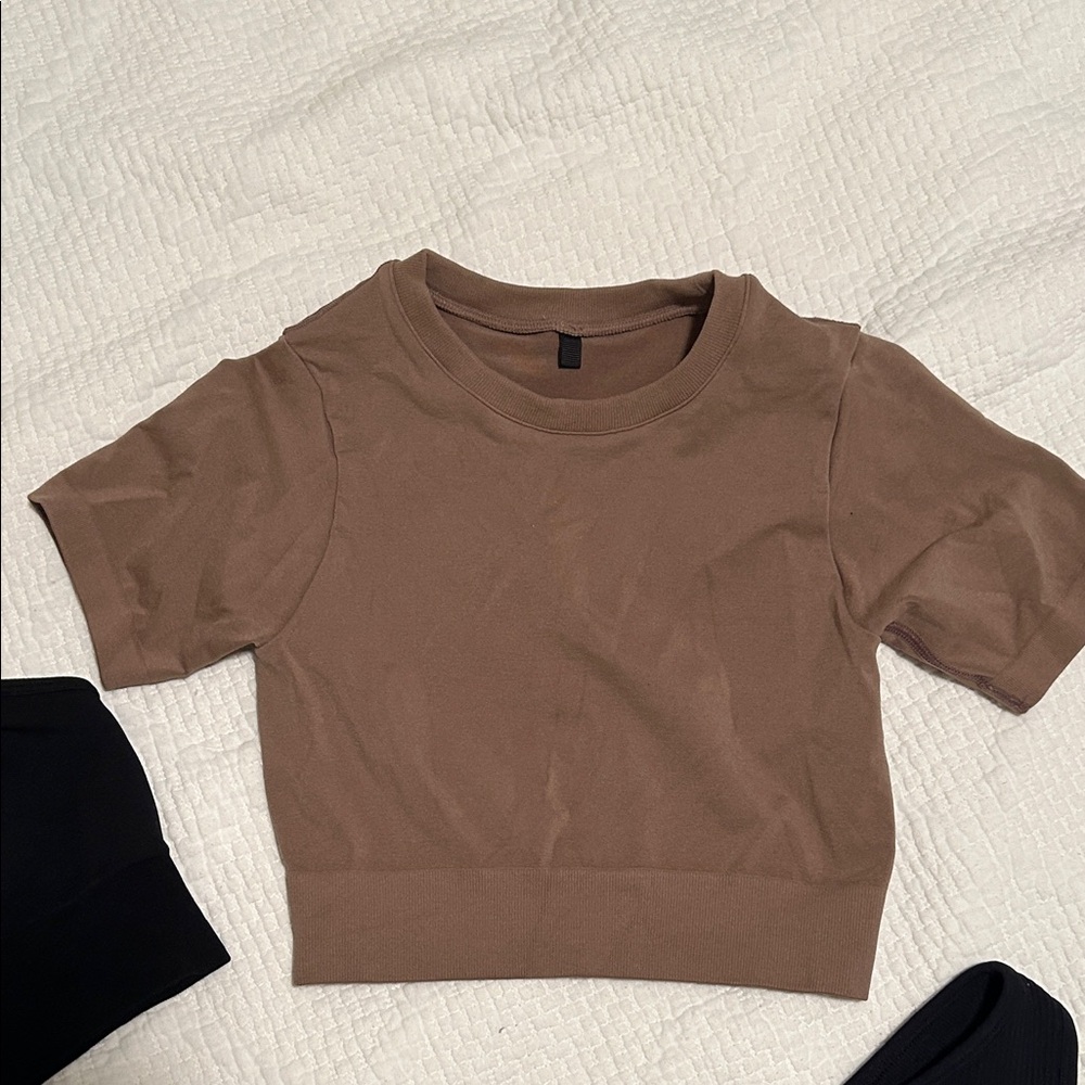 Workout Tops Bundle - Picture 3 of 5